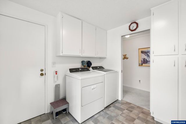 810 S Columbia Dr, Woodburn, OR 97071
