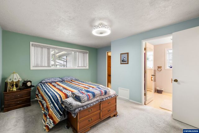 810 S Columbia Dr, Woodburn, OR 97071