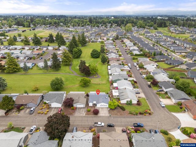 810 S Columbia Dr, Woodburn, OR 97071
