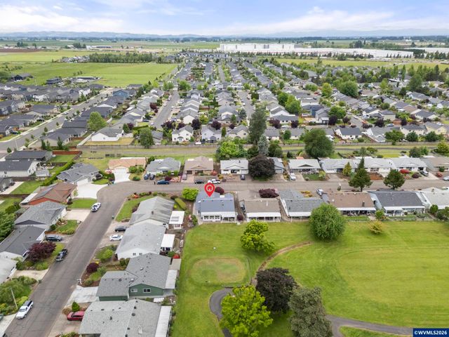 810 S Columbia Dr, Woodburn, OR 97071