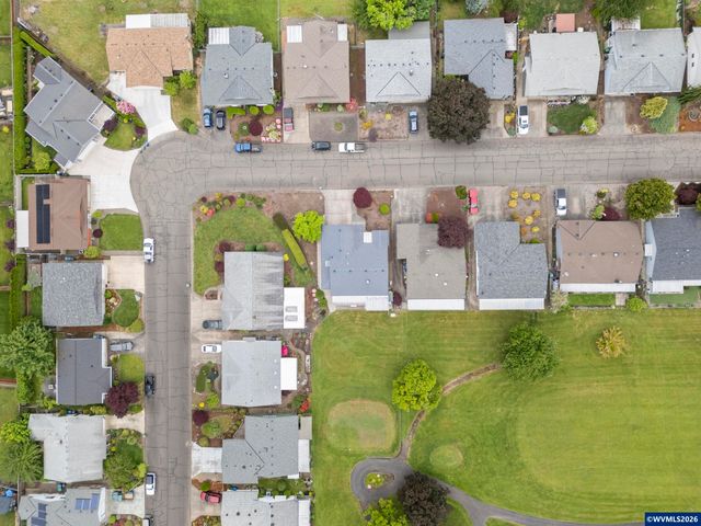 810 S Columbia Dr, Woodburn, OR 97071