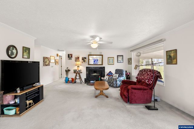 810 S Columbia Dr, Woodburn, OR 97071