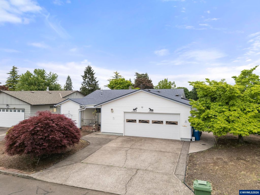 810 S Columbia Dr, Woodburn, OR 97071