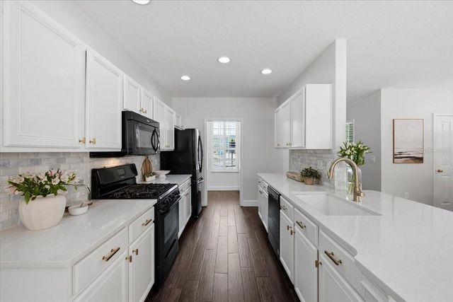 9530 W PARK VILLAGE DRIVE, Tampa, FL 33626