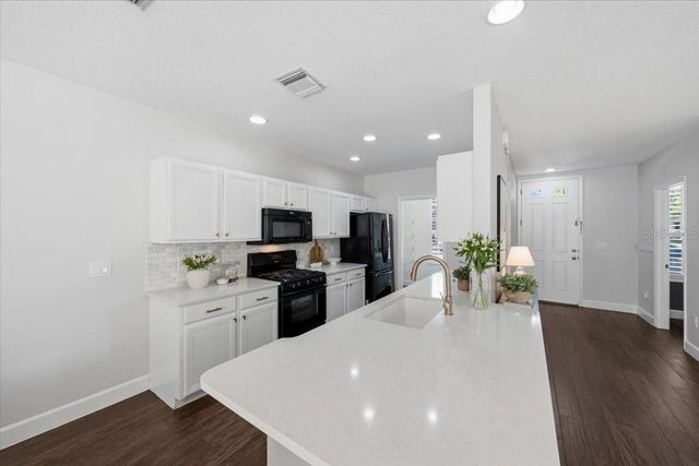 9530 W PARK VILLAGE DRIVE, Tampa, FL 33626