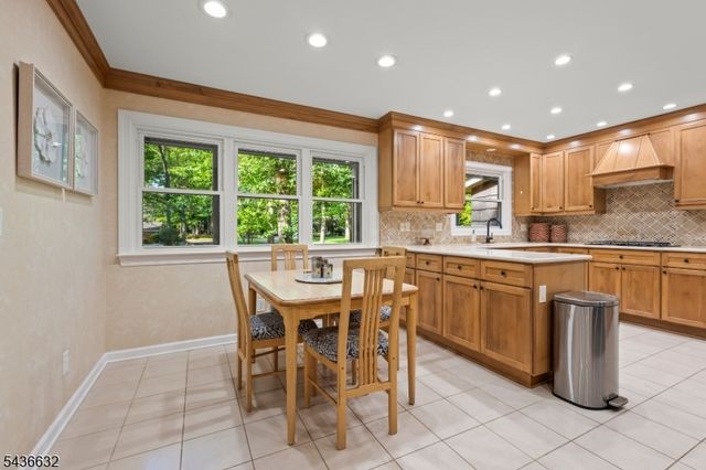 15 Heritage Ln, Scotch Plains Twp., NJ 07076
