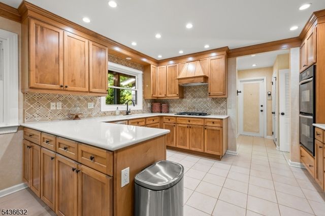 15 Heritage Ln, Scotch Plains Twp., NJ 07076