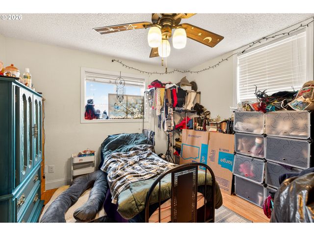 410 Sw MILL St, Sheridan, OR 97378