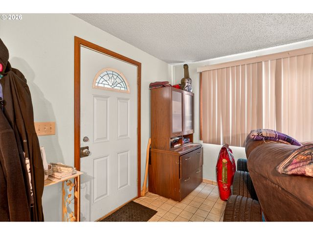 410 Sw MILL St, Sheridan, OR 97378