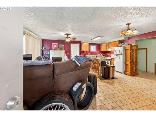 410 Sw MILL St, Sheridan, OR 97378