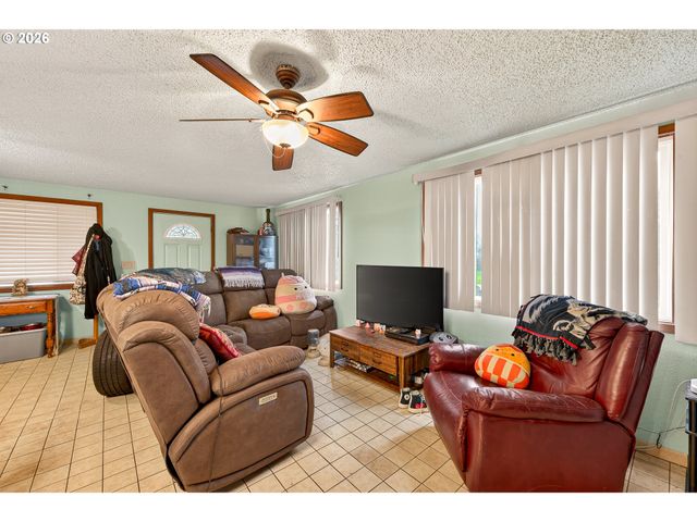 410 Sw MILL St, Sheridan, OR 97378