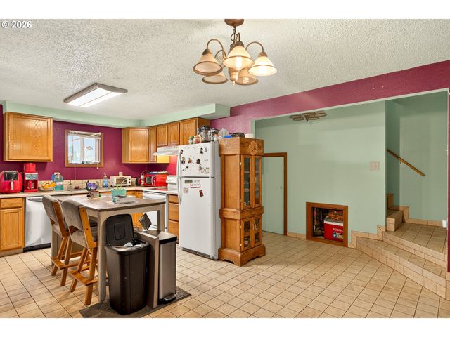 410 Sw MILL St, Sheridan, OR 97378