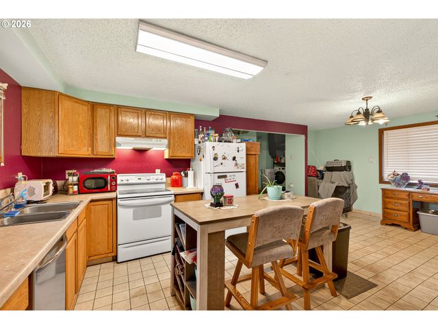 410 Sw MILL St, Sheridan, OR 97378