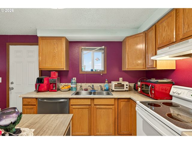 410 Sw MILL St, Sheridan, OR 97378