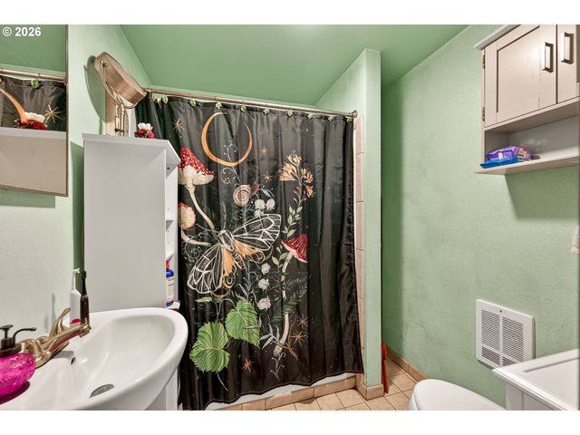 410 Sw MILL St, Sheridan, OR 97378
