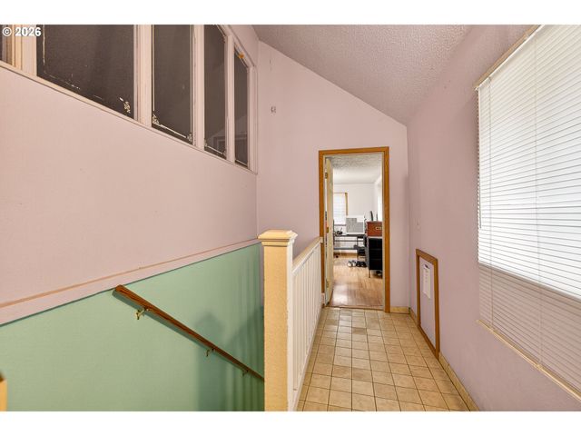 410 Sw MILL St, Sheridan, OR 97378