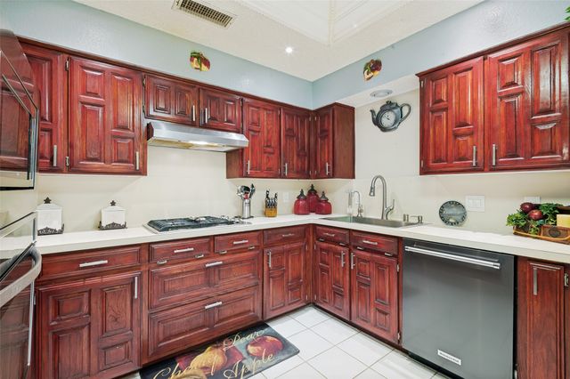 2904 Pitkin Drive, Arlington, TX 76006