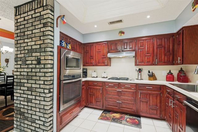 2904 Pitkin Drive, Arlington, TX 76006