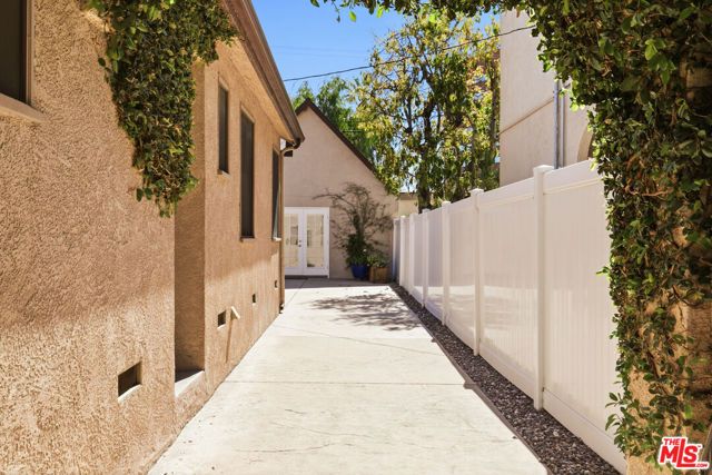 8424 W 4th Street, Los Angeles, CA 90048