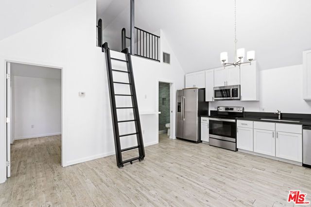 8424 W 4th Street, Los Angeles, CA 90048