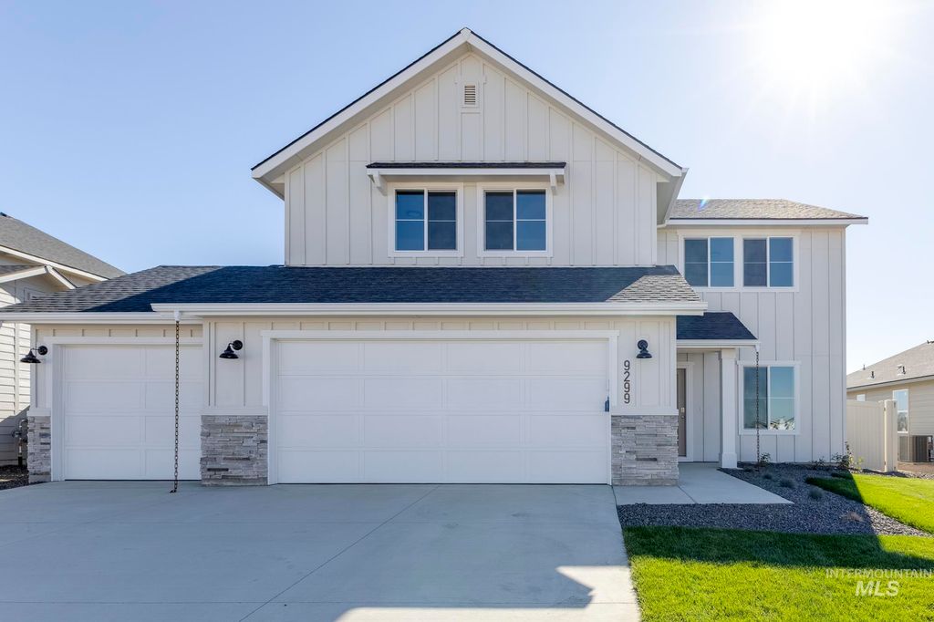 3267 N Waterbrook Way, Star, ID 83669