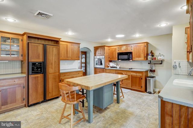208 PENN AVE, Ephrata, PA 17522