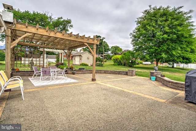 208 PENN AVE, Ephrata, PA 17522