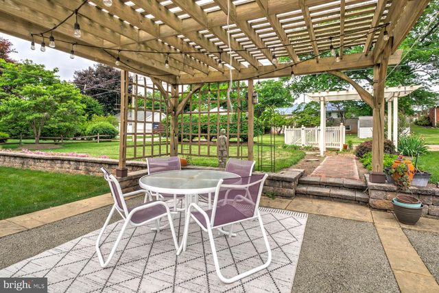 208 PENN AVE, Ephrata, PA 17522