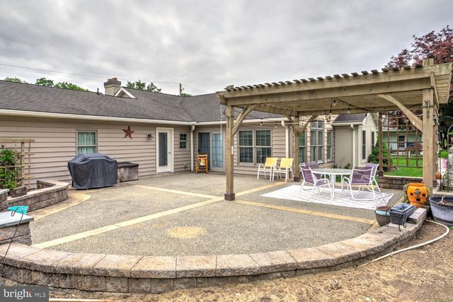 208 PENN AVE, Ephrata, PA 17522