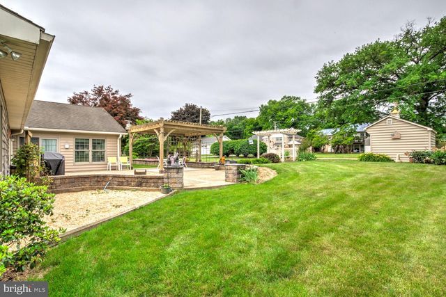 208 PENN AVE, Ephrata, PA 17522