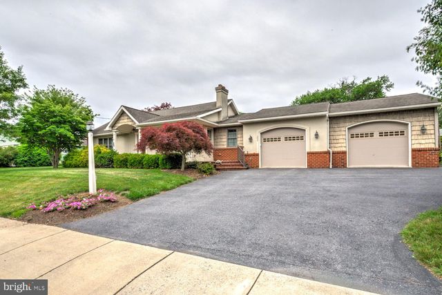 208 PENN AVE, Ephrata, PA 17522