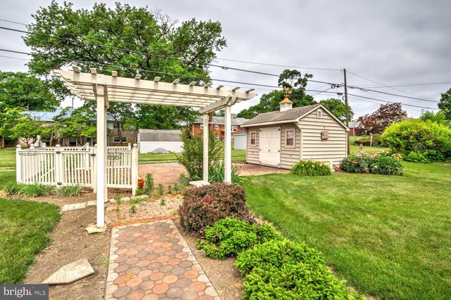 208 PENN AVE, Ephrata, PA 17522