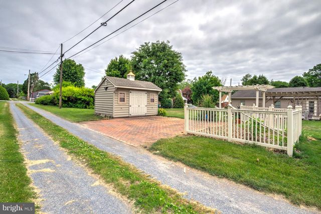 208 PENN AVE, Ephrata, PA 17522