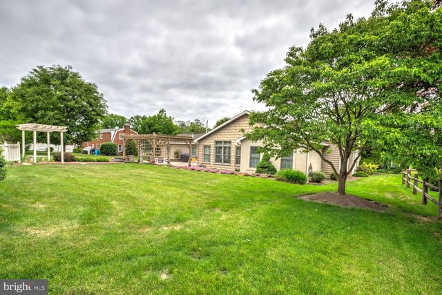 208 PENN AVE, Ephrata, PA 17522