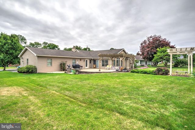 208 PENN AVE, Ephrata, PA 17522