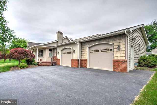208 PENN AVE, Ephrata, PA 17522