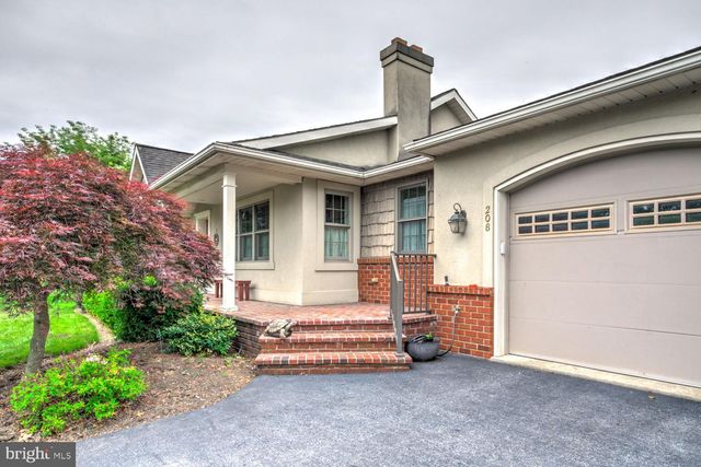 208 PENN AVE, Ephrata, PA 17522