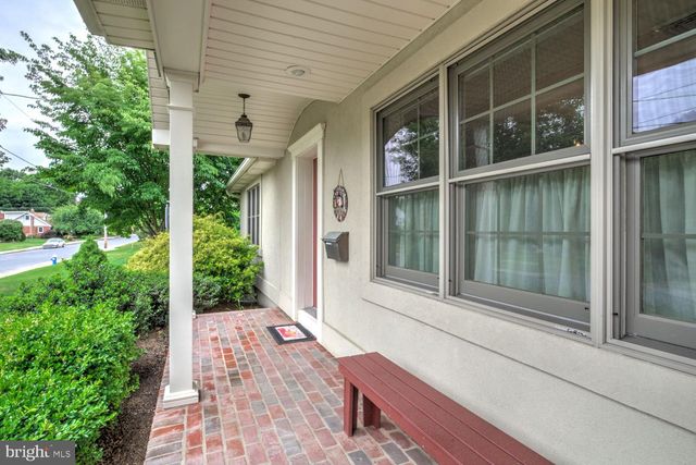 208 PENN AVE, Ephrata, PA 17522