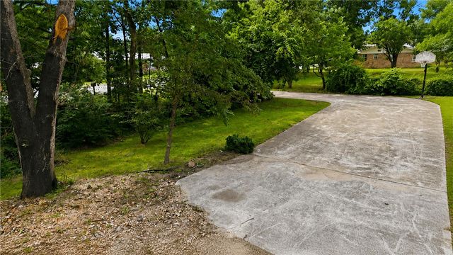 2811 Summit Drive, Siloam Springs, AR 72761