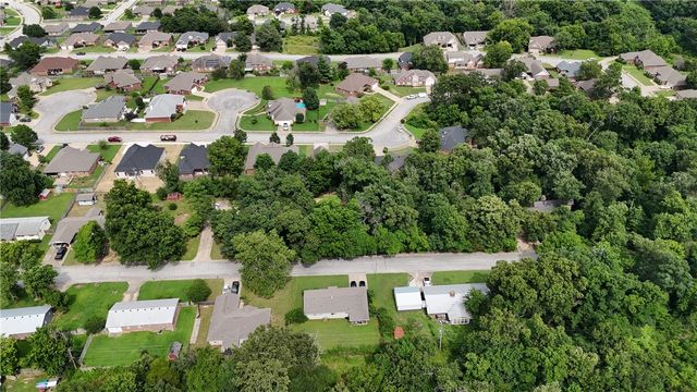 2811 Summit Drive, Siloam Springs, AR 72761