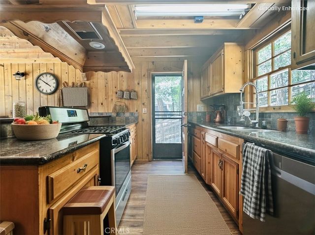 349 Golf Course Road, Lake Arrowhead, CA 92352