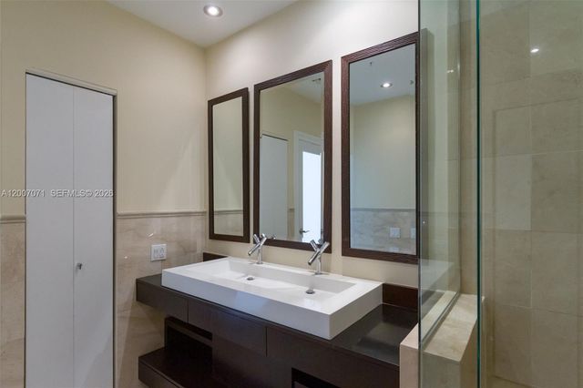 888 Brickell Key Dr 2802, Miami, FL 33131