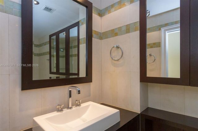 888 Brickell Key Dr 2802, Miami, FL 33131
