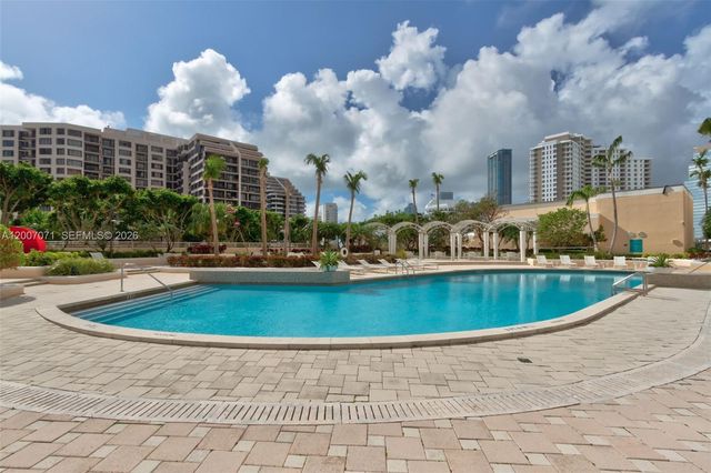 888 Brickell Key Dr 2802, Miami, FL 33131