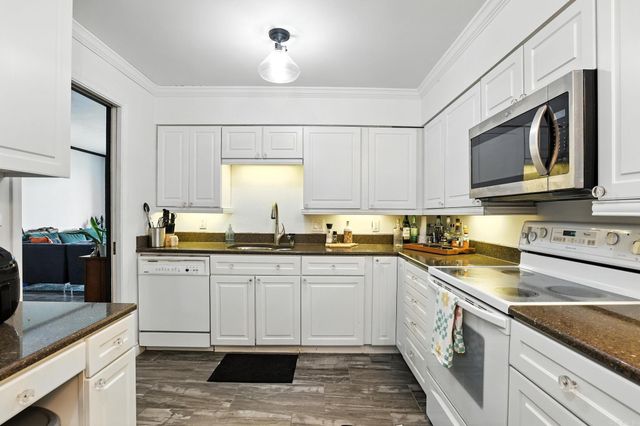 1 Treetops Ln Apt 803, Little Rock, AR 72202