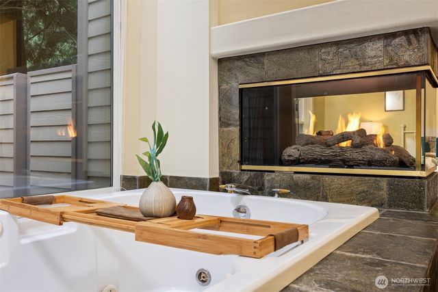 9042 Gleneagle Drive, Blaine, WA 98230