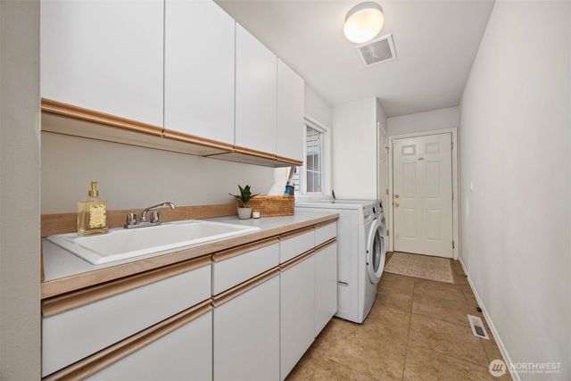 9042 Gleneagle Drive, Blaine, WA 98230