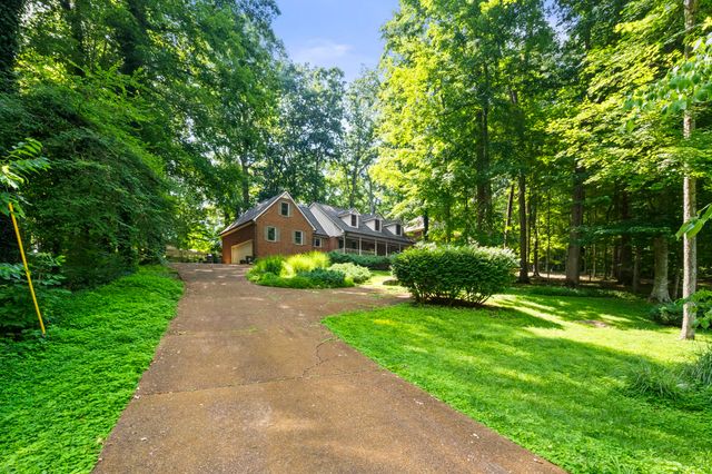 612 Fairway Trl, Springfield, TN 37172