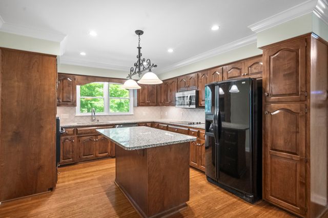 612 Fairway Trl, Springfield, TN 37172