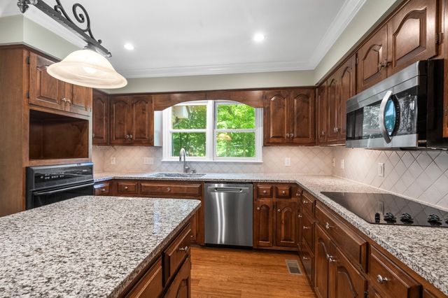 612 Fairway Trl, Springfield, TN 37172